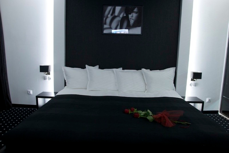 Bedroom 3, Fashion, Stolichna