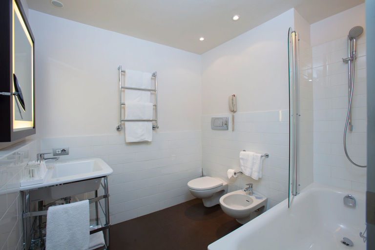 Bathroom 10