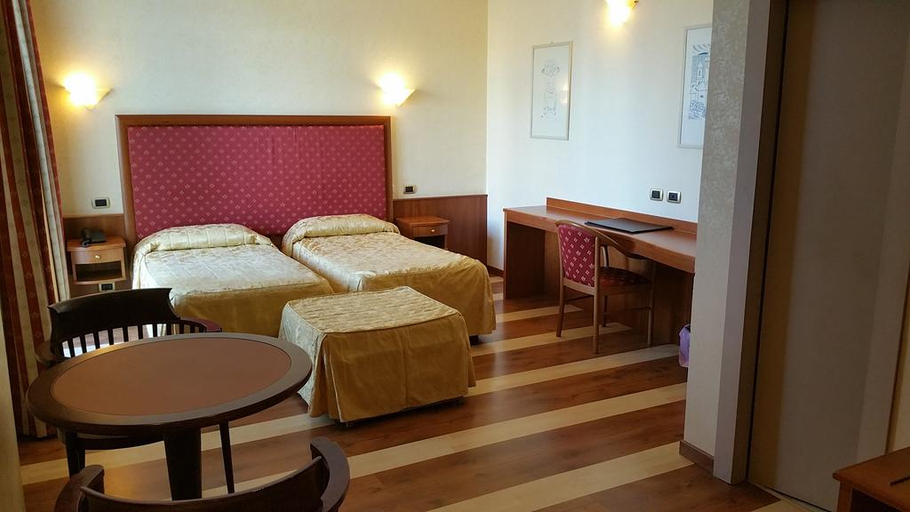 Bedroom 2, Aretusa Palace Hotel, Syracuse
