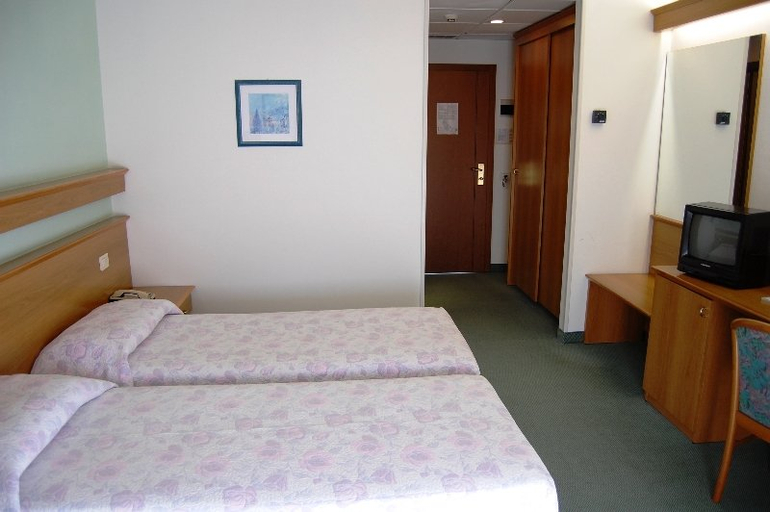 Bedroom 2, Everest Arco, Trento