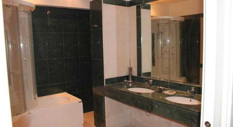 Bathroom 4, Aretusa Palace Hotel, Syracuse