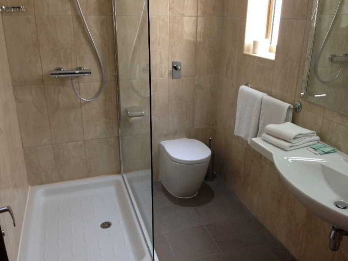 Bathroom 4, Grand Harbour Hotel