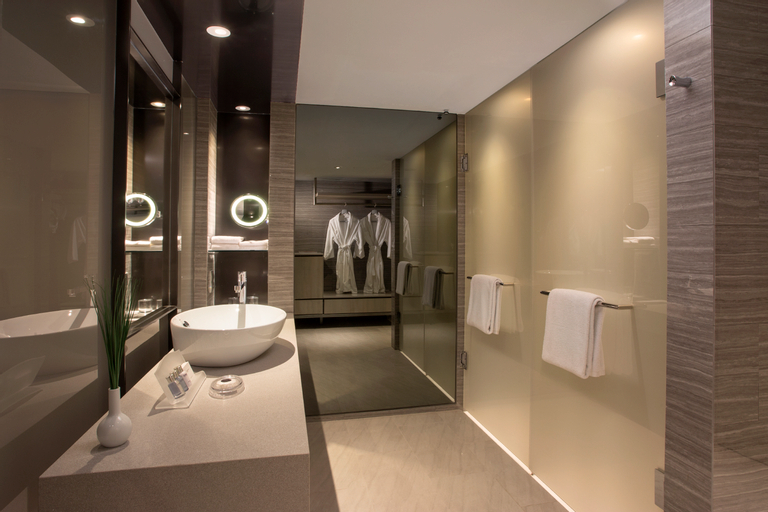 Bathroom 10