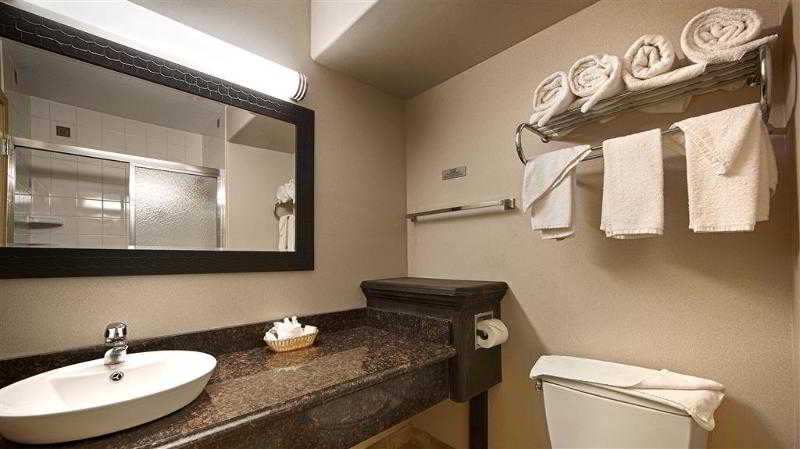 Bathroom 4, All Stay Suites, Division No. 13