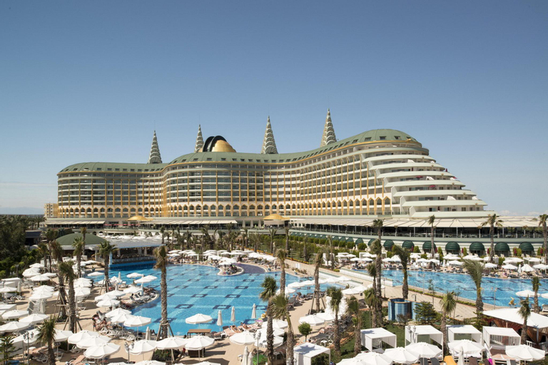Delphin Imperial, Merkez