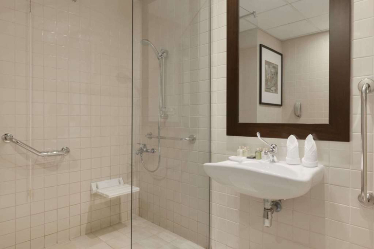 Bathroom 5, Delta Hotels by Marriott Jumeirah Beach, Dubai