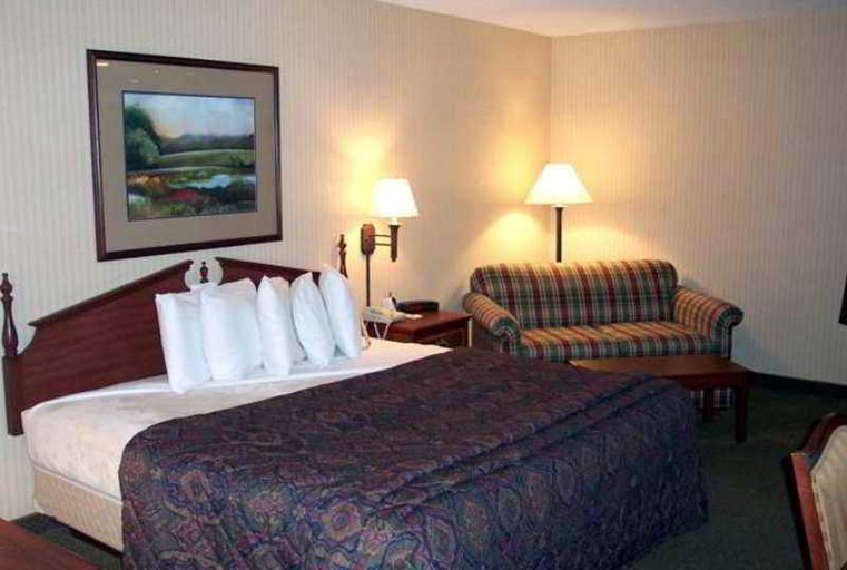 Bedroom 3, Quality Inn & Suites Quincy - Downtown, Adams