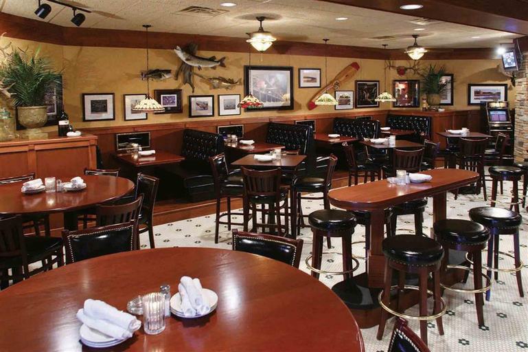 Food & Drinks 5, AmericInn by Wyndham Watertown, Codington