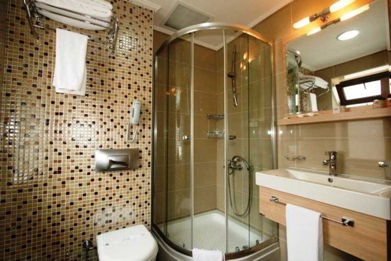 Bathroom 4, Senabil Hotel Old City, Fatih