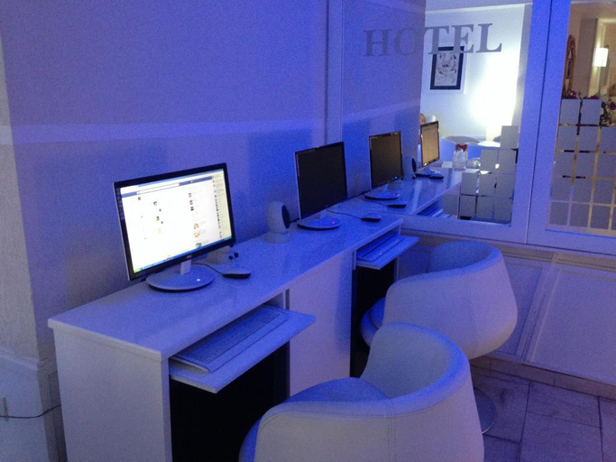 Exterior & Views 2, Europa, Tiranës