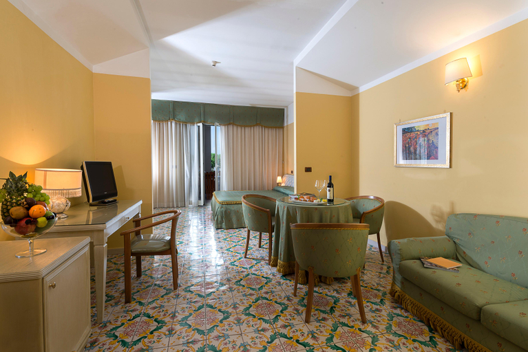 Exterior & Views 2, Hotel Leonessa, Napoli