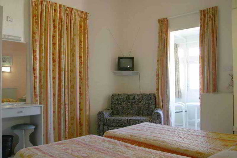 Bedroom 3, Grand Harbour Hotel