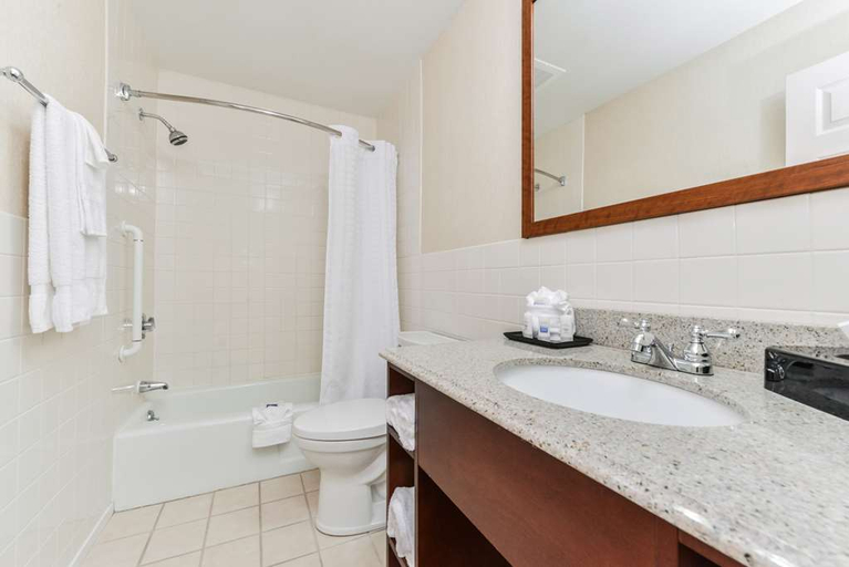 Bathroom 5, Inn on Storrs, Tolland