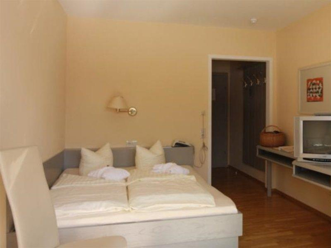Bedroom 4, Hotel Belmont, Imst