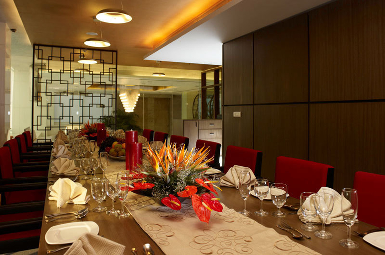 Food & Drinks, St Laurn Towers, Ahmadabad