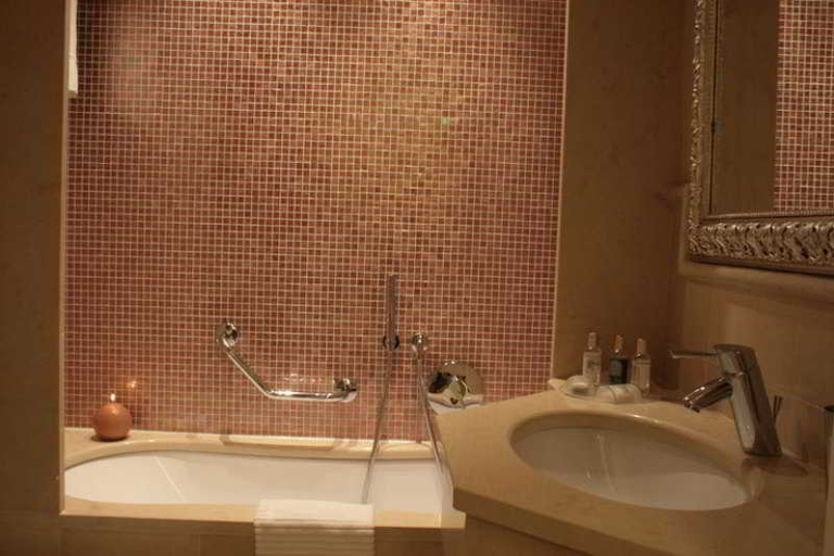 Bathroom 5, Hotel Le Isole, Venezia