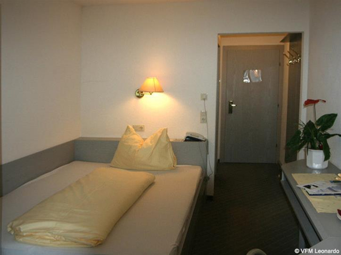 Bedroom 3, Hotel Belmont, Imst