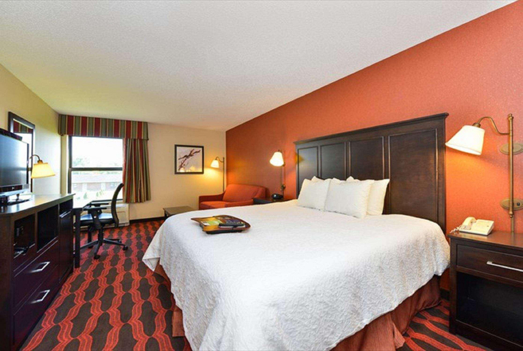 Bedroom 4, Hampton Inn Sturgis-Lagrange Area, LaGrange