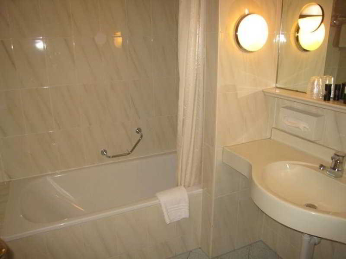 Bathroom, Alpenhotel Weitlanbrunn, Lienz