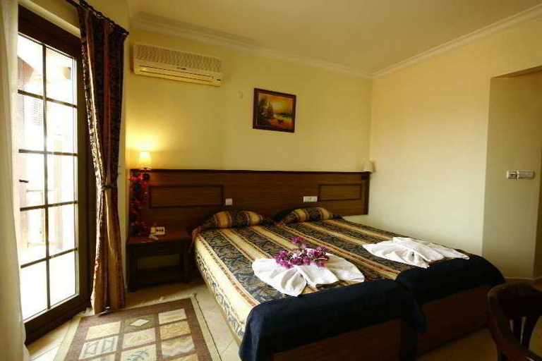 Bedroom 5, Gokova Hotel, Ula