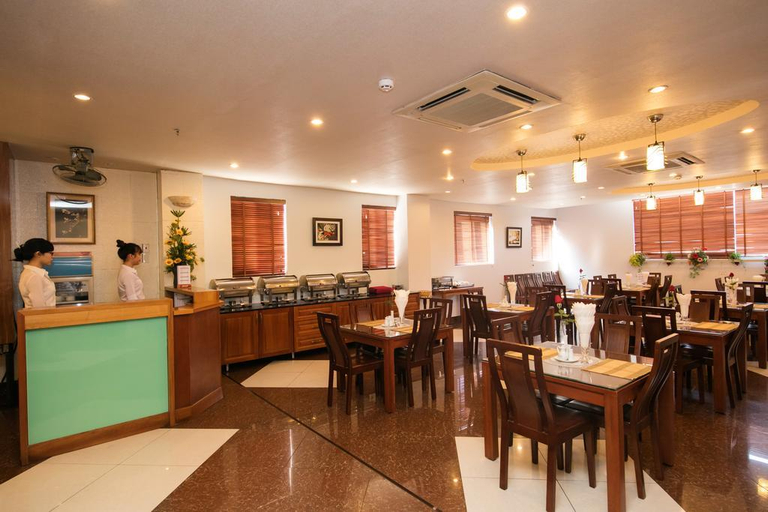 Food & Drinks 5, White Lion Hotel, District 3