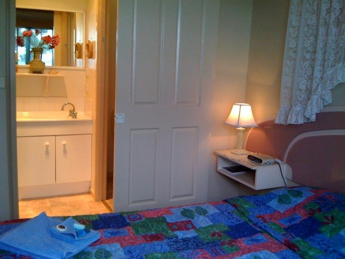 Bedroom 4, Amos House and Swansea Ocean Villas, Glamorgan-Spring Bay