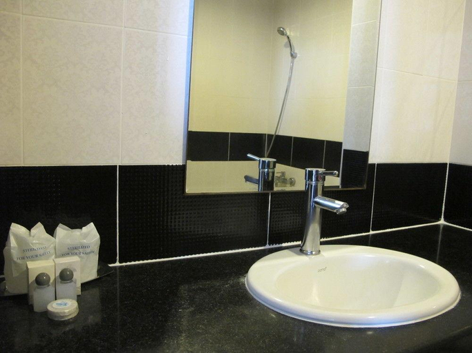 Bathroom 5, Townhouse Hillview Suites Pattaya Formerly Chatkaew Suites, Pattaya