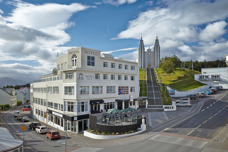Exterior & Views