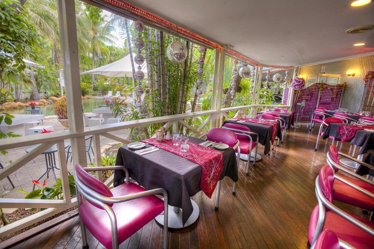 Food & Drinks, Seagulls Resort on the Seafront, Rowes Bay-Belgian Gardens
