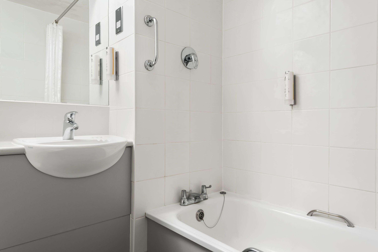 Bathroom 4, Days Inn by Wyndham Sedgemoor M5, Somerset