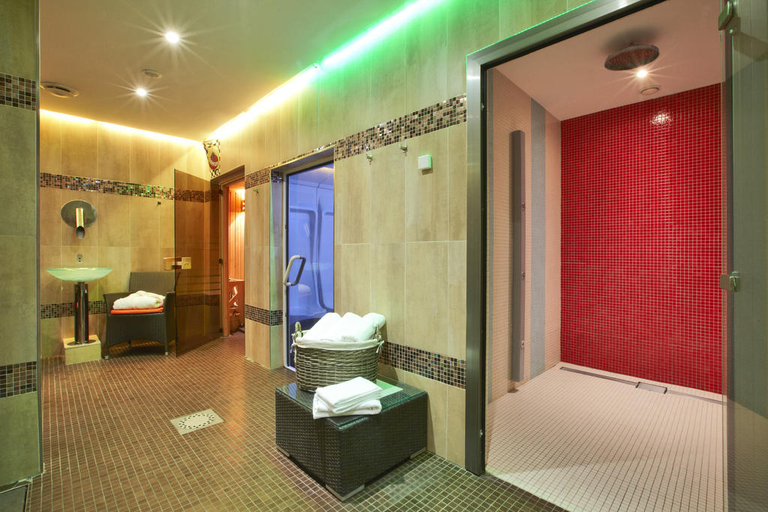 Bathroom 4, KYRIAD Design ENZO THIONVILLE, Moselle