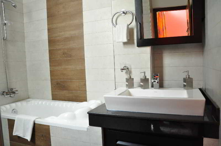 Bathroom, Hotel Cockpit Airport Reach, Katana