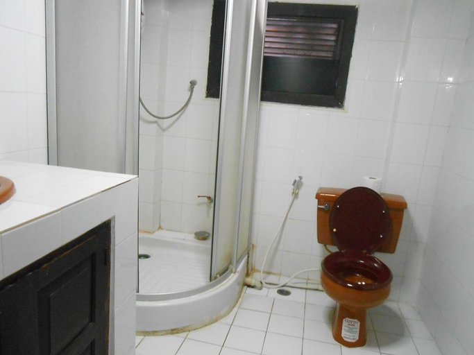 Bathroom 4, New Lao Paris Hotel, Vientiane