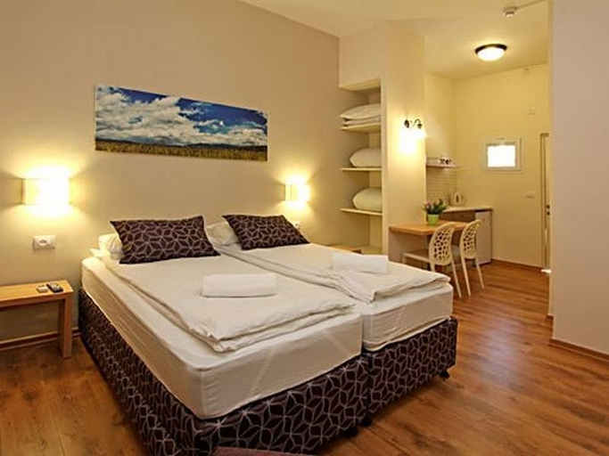 Bedroom 2, Kibbutz Malkiya Travel Hotel, Bint Jbayl