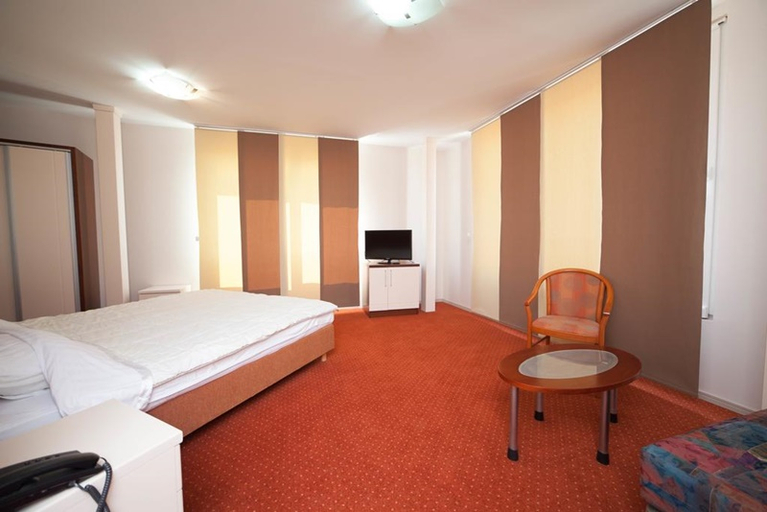 Bedroom 3, Lebed