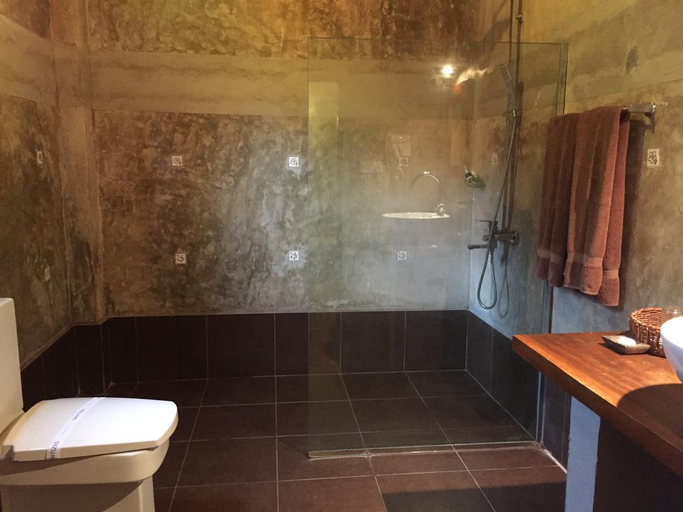 Bathroom 4, Thambapanni Retreat, Habaraduwa