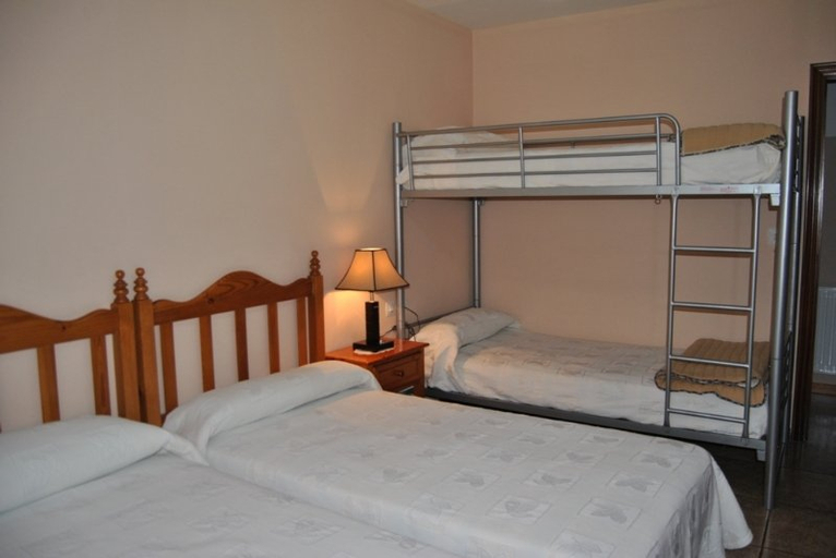 Bedroom 5, Hotel Avelina, Asturias