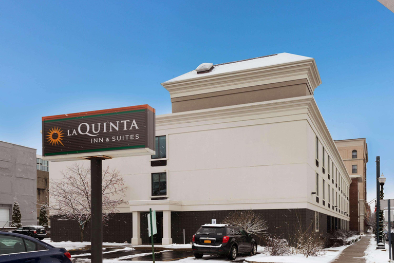 Exterior & Views 2, La Quinta Inn & Suites by Wyndham Jamestown, Chautauqua