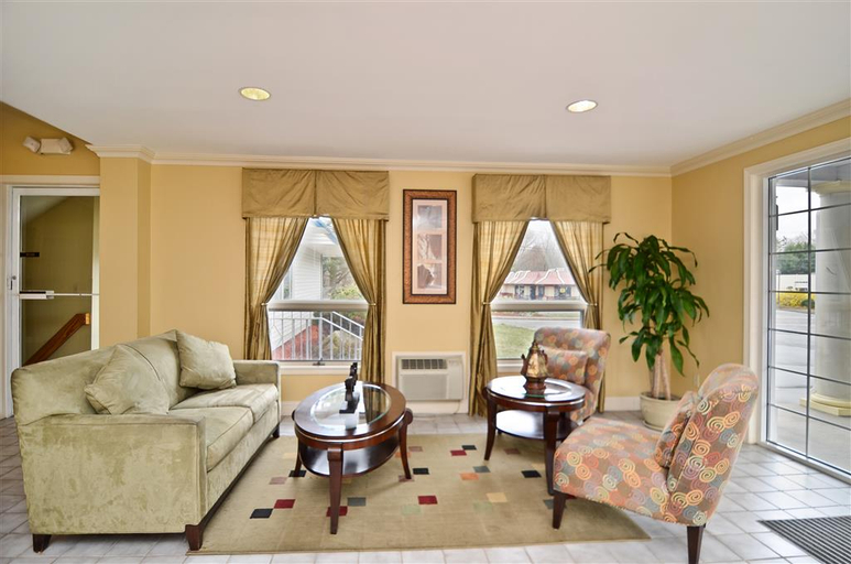Public Area 3, Inn on Storrs, Tolland