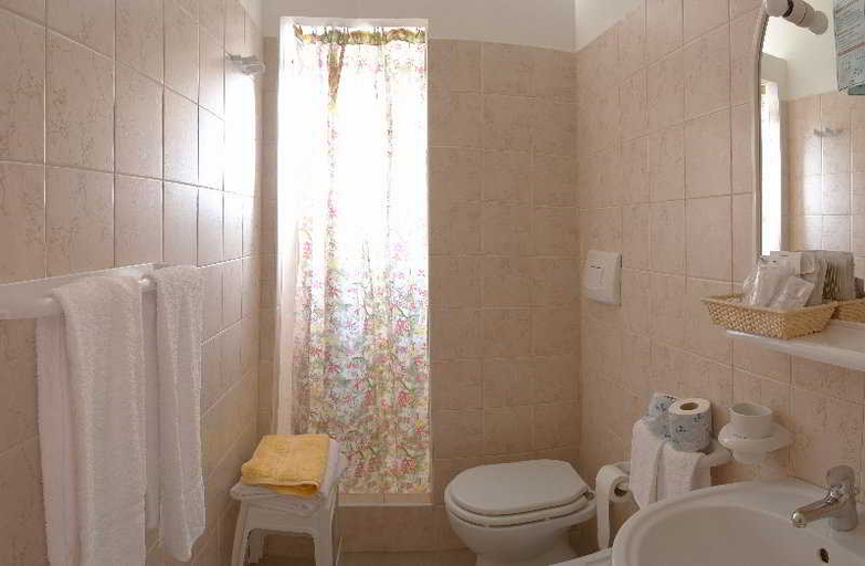 Bathroom 4, Hotel Mistral, Sassari