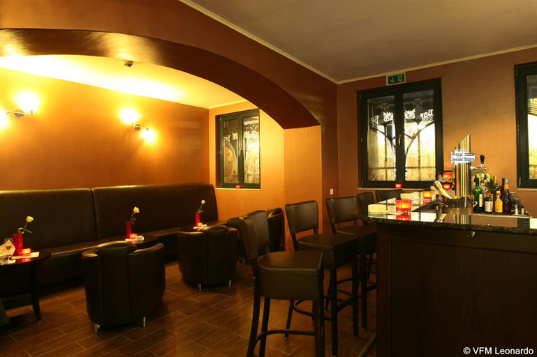 Food & Drinks