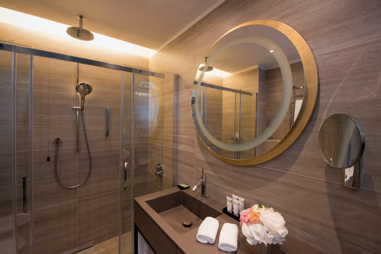Bathroom 24
