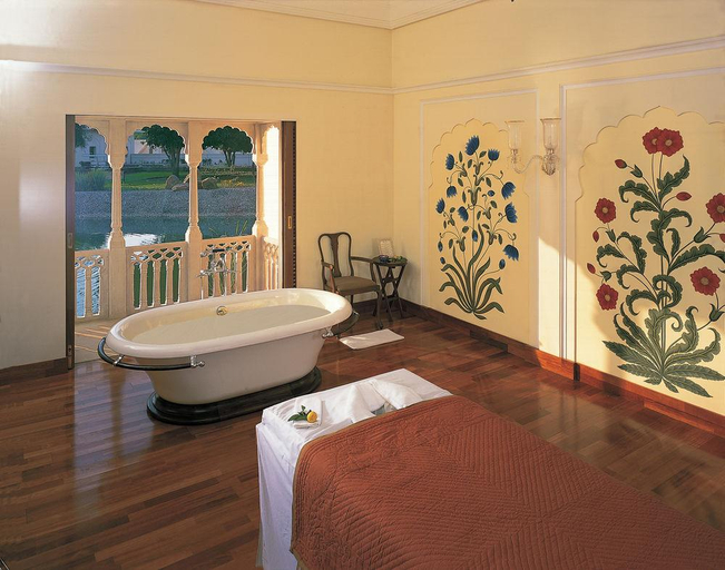 Bathroom, The Oberoi Vanyavilas Wildlife Resort Ranthambhore, Sawai Madhopur