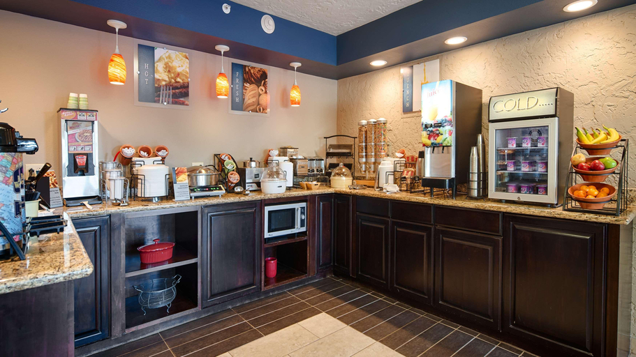 Food & Drinks 5, Quality Inn Clinton North, Van Buren