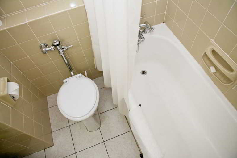 Bathroom 2, Gardens Centre Holiday Apartments, City of Cape Town