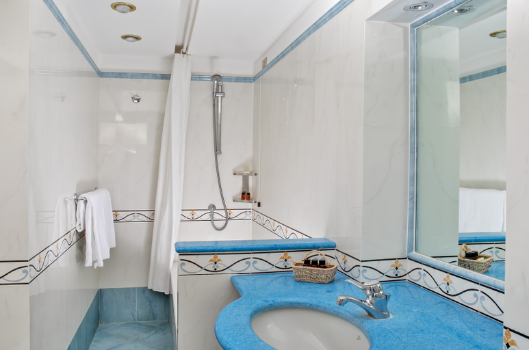 Bathroom 4, Hotel Bellavista, Napoli