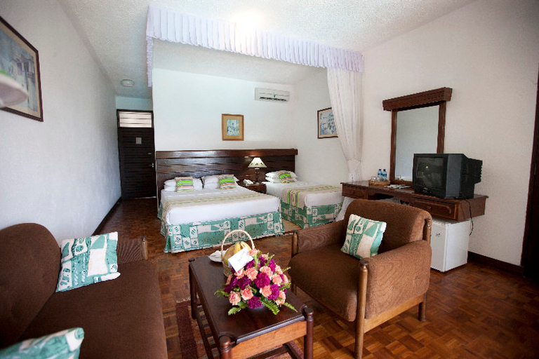 Bedroom 3, Travellers Beach Hotel & Club, Kisauni