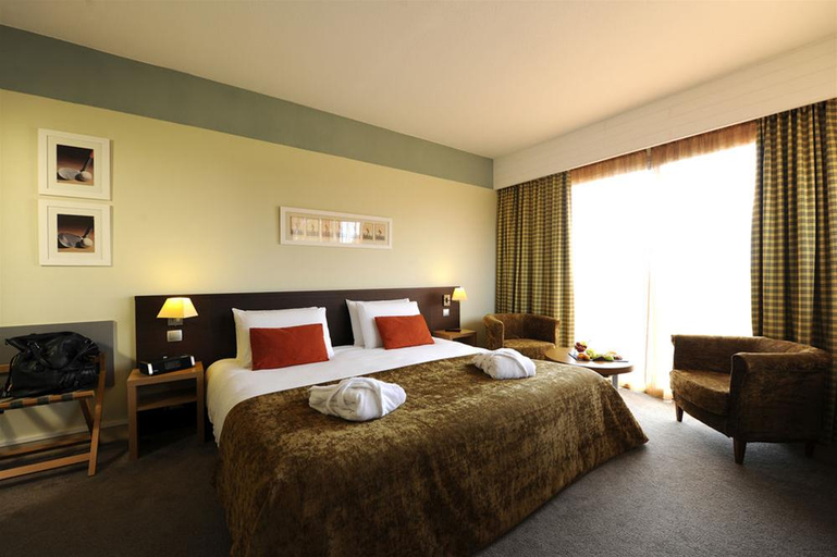 Bedroom 4, Mercure Toulouse Airport Golf De Seilh Hotel, Haute-Garonne