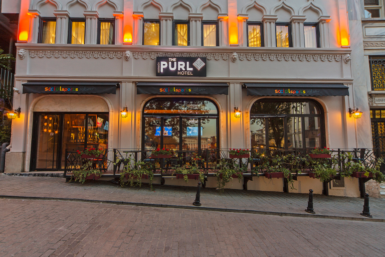 Exterior & Views