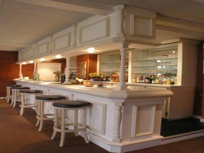 Others, Arcadia Hotel, Côtes-d'Armor